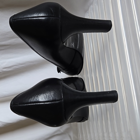 *Gently Used* Bandolino classic 7.5 - Picture 3 of 5